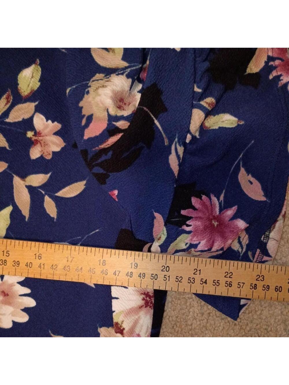 GREEN ENVELOPE – Navy Floral Blouse | Cottagecore | Grandmacore | Office Wear - Picture 6 of 6